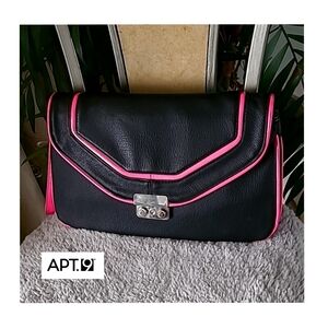 Apt. 9 Beautiful Clutch ❤️